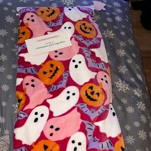 2024 Halloween Cupcakes and Cashmere Pink Ghost, Pumpkin, and Bat Blanket